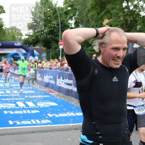 29.06.2025 - hella hamburg halbmarathon Zöllner http://msf.ph/oto/8217588 29.06.2025 10:51:41 Ziel 5008, 10691, 13327, 14012, 14458, 15496, 19007, 19020 meine-sportfotos.de
