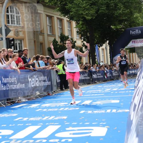 29.06.2025 - hella hamburg halbmarathon Strokosch-Dieckow http://msf.ph/oto/8217624 29.06.2025 10:26:37 Ziel 1065, 1577, 9565, 10848, 19076 meine-sportfotos.de