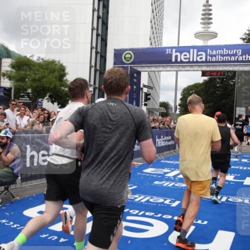 29.06.2025 - hella hamburg halbmarathon Michael Strokosch http://msf.ph/oto/8217625 29.06.2025 10:48:26 Ziel 1537, 3747, 5129, 5362, 5528, 6081, 6923, 7367, 8216, 9262, 9770, 11467, 12549, 15735, 17745, 17982, 18790, 18923, 18963 meine-sportfotos.de