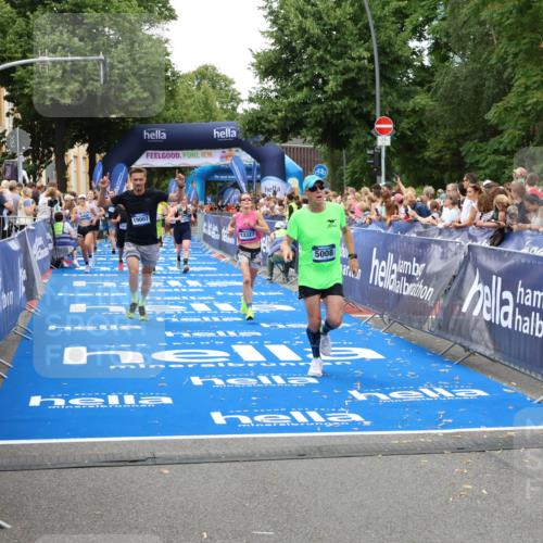 29.06.2025 - hella hamburg halbmarathon Zöllner http://msf.ph/oto/8217648 29.06.2025 10:51:43 Ziel 5008, 6286, 13327, 14012, 14458, 15496, 15831, 15899, 19007, 19020 meine-sportfotos.de