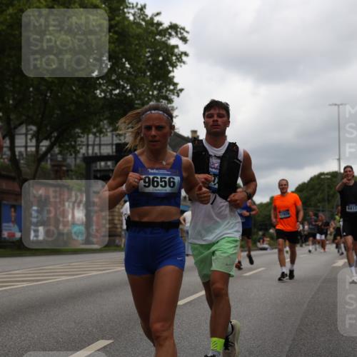 29.06.2025 - hella hamburg halbmarathon Yannick Fuchs http://msf.ph/oto/8217661 29.06.2025 10:45:52 20KM 2364, 2396, 2397, 2670, 2718, 2818, 4033, 4140, 4814, 4839, 5008, 5102, 6286, 6657, 6776, 7409, 7724, 7786, 8371, 8413, 8710, 8856, 9074, 9082, 9656, 9739, 9869, 11551, 11791, 12224, 12367, 12450, 12580, 13015, 13047, 13051, 13707, 13726, 13792, 14122, 14248, 14561, 14865, 14994, 15356, 15496, 15643, 15727, 15829, 15831, 16003, 16179, 16591, 17033, 17131, 17682, 17815, 17962, 17978, 17997, 18019, 18475, 18869, 18982 meine-sportfotos.de