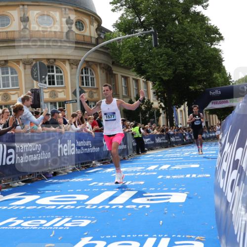 29.06.2025 - hella hamburg halbmarathon Strokosch-Dieckow http://msf.ph/oto/8217663 29.06.2025 10:26:38 Ziel 1065, 1577, 9565, 10848, 19076 meine-sportfotos.de