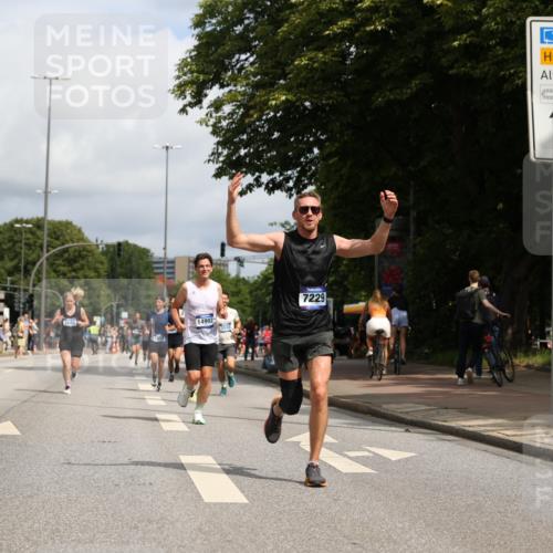 29.06.2025 - hella hamburg halbmarathon Yannick Fuchs http://msf.ph/oto/8217710 29.06.2025 10:32:56 20KM 1042, 1615, 1688, 1710, 2296, 2745, 2849, 3530, 4148, 5091, 6095, 7110, 7229, 8002, 8091, 8571, 9171, 11049, 11952, 12915, 13755, 14274, 14688, 14992, 16075, 17623, 18276, 18529, 18584, 18723, 18761 meine-sportfotos.de