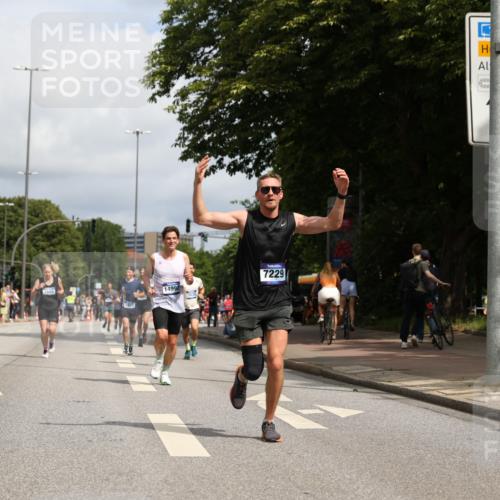 29.06.2025 - hella hamburg halbmarathon Yannick Fuchs http://msf.ph/oto/8217726 29.06.2025 10:32:56 20KM 1042, 1615, 1688, 1710, 2296, 2745, 2849, 3530, 4148, 5091, 6095, 7110, 7229, 8002, 8091, 8571, 9171, 11049, 11952, 12915, 13755, 14274, 14688, 14992, 16075, 17623, 18276, 18529, 18584, 18723, 18761 meine-sportfotos.de