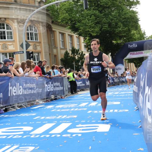 29.06.2025 - hella hamburg halbmarathon Strokosch-Dieckow http://msf.ph/oto/8217753 29.06.2025 10:26:40 Ziel 1065, 1577, 9565, 10848, 19076 meine-sportfotos.de