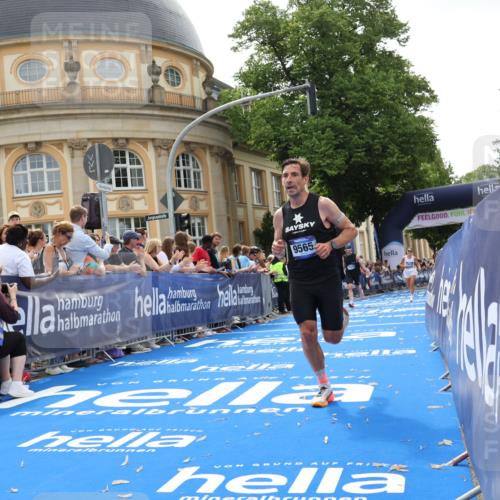 29.06.2025 - hella hamburg halbmarathon Strokosch-Dieckow http://msf.ph/oto/8217783 29.06.2025 10:26:40 Ziel 1065, 1577, 9565, 10848, 19076 meine-sportfotos.de
