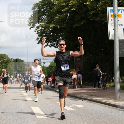 29.06.2025 - hella hamburg halbmarathon Yannick Fuchs http://msf.ph/oto/8217797 29.06.2025 10:32:56 20KM 1042, 1615, 1688, 1710, 2296, 2745, 2849, 3530, 4148, 5091, 6095, 7110, 7229, 8002, 8091, 8571, 9171, 11049, 11952, 12915, 13755, 14274, 14688, 14992, 16075, 17623, 18276, 18529, 18584, 18723, 18761 meine-sportfotos.de
