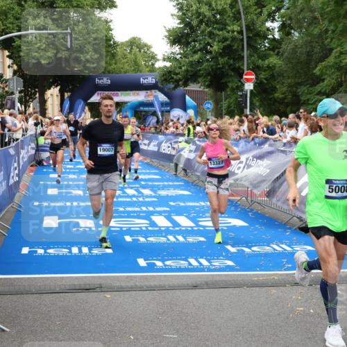 29.06.2025 - hella hamburg halbmarathon Zöllner http://msf.ph/oto/8217839 29.06.2025 10:51:44 Ziel 5008, 6286, 13327, 14012, 14458, 15496, 15831, 15899, 19007, 19020 meine-sportfotos.de