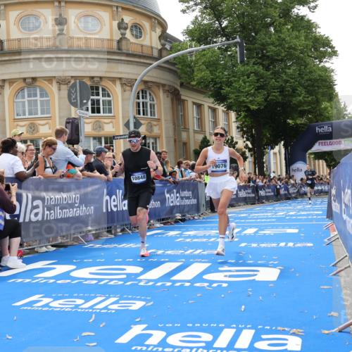 29.06.2025 - hella hamburg halbmarathon Strokosch-Dieckow http://msf.ph/oto/8217863 29.06.2025 10:26:43 Ziel 1065, 5344, 9565, 10848, 19076 meine-sportfotos.de