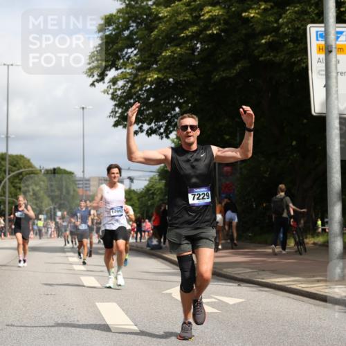 29.06.2025 - hella hamburg halbmarathon Yannick Fuchs http://msf.ph/oto/8217908 29.06.2025 10:32:56 20KM 1042, 1615, 1688, 1710, 2296, 2745, 2849, 3530, 4148, 5091, 6095, 7110, 7229, 8002, 8091, 8571, 9171, 11049, 11952, 12915, 13755, 14274, 14688, 14992, 16075, 17623, 18276, 18529, 18584, 18723, 18761 meine-sportfotos.de
