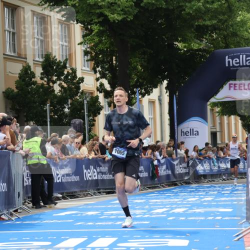 29.06.2025 - hella hamburg halbmarathon Strokosch-Dieckow http://msf.ph/oto/8217916 29.06.2025 10:26:46 Ziel 1065, 5344, 10848, 19076 meine-sportfotos.de