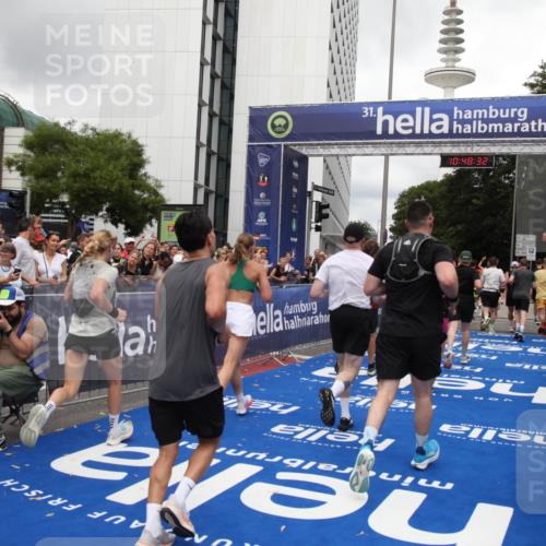29.06.2025 - hella hamburg halbmarathon Michael Strokosch http://msf.ph/oto/8217923 29.06.2025 10:48:30 Ziel 1537, 3747, 5129, 5362, 5528, 6081, 6923, 7367, 8216, 9262, 11451, 12149, 12549, 12690, 12840, 13962, 14033, 14990, 17395, 17745, 17855, 17982, 18790, 18923 meine-sportfotos.de