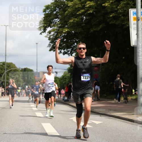 29.06.2025 - hella hamburg halbmarathon Yannick Fuchs http://msf.ph/oto/8217928 29.06.2025 10:32:56 20KM 1042, 1615, 1688, 1710, 2296, 2745, 2849, 3530, 4148, 5091, 6095, 7110, 7229, 8002, 8091, 8571, 9171, 11049, 11952, 12915, 13755, 14274, 14688, 14992, 16075, 17623, 18276, 18529, 18584, 18723, 18761 meine-sportfotos.de