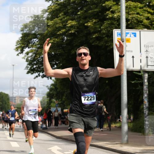 29.06.2025 - hella hamburg halbmarathon Yannick Fuchs http://msf.ph/oto/8217957 29.06.2025 10:32:57 20KM 1042, 1615, 1688, 1710, 2262, 2296, 2745, 2849, 3530, 4148, 5091, 5248, 6095, 7110, 7229, 8002, 8091, 8571, 9171, 11049, 11952, 12915, 13755, 14688, 14992, 16075, 17623, 18276, 18529, 18584, 18723, 18761 meine-sportfotos.de