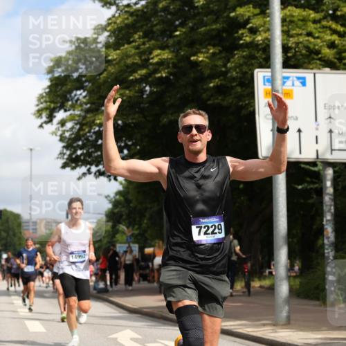 29.06.2025 - hella hamburg halbmarathon Yannick Fuchs http://msf.ph/oto/8217963 29.06.2025 10:32:57 20KM 1042, 1615, 1688, 1710, 2262, 2296, 2745, 2849, 3530, 4148, 5091, 5248, 6095, 7110, 7229, 8002, 8091, 8571, 9171, 11049, 11952, 12915, 13755, 14688, 14992, 16075, 17623, 18276, 18529, 18584, 18723, 18761 meine-sportfotos.de