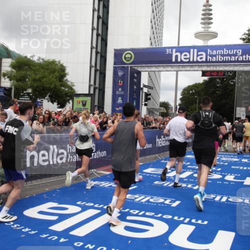 29.06.2025 - hella hamburg halbmarathon Michael Strokosch http://msf.ph/oto/8217971 29.06.2025 10:48:31 Ziel 1537, 3747, 5129, 5362, 5528, 6081, 6923, 8216, 9262, 10860, 11451, 12149, 12549, 12690, 12840, 13962, 14033, 14990, 15808, 17395, 17745, 17855, 18251, 18790, 18923 meine-sportfotos.de