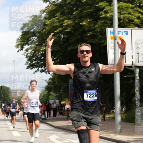 29.06.2025 - hella hamburg halbmarathon Yannick Fuchs http://msf.ph/oto/8218042 29.06.2025 10:32:57 20KM 1042, 1615, 1688, 1710, 2262, 2296, 2745, 2849, 3530, 4148, 5091, 5248, 6095, 7110, 7229, 8002, 8091, 8571, 9171, 11049, 11952, 12915, 13755, 14688, 14992, 16075, 17623, 18276, 18529, 18584, 18723, 18761 meine-sportfotos.de