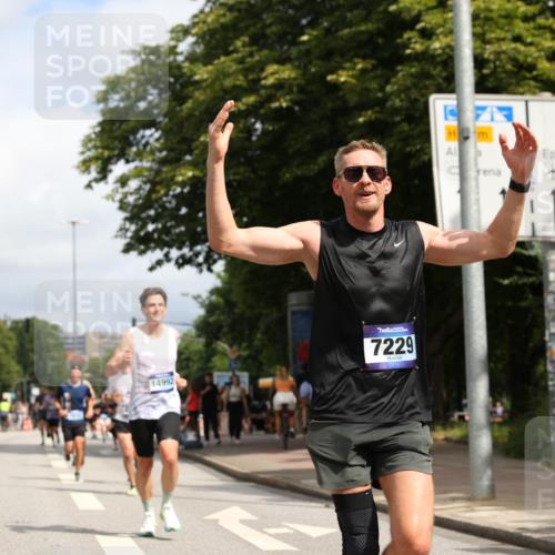 29.06.2025 - hella hamburg halbmarathon Yannick Fuchs http://msf.ph/oto/8218052 29.06.2025 10:32:57 20KM 1042, 1615, 1688, 1710, 2262, 2296, 2745, 2849, 3530, 4148, 5091, 5248, 6095, 7110, 7229, 8002, 8091, 8571, 9171, 11049, 11952, 12915, 13755, 14688, 14992, 16075, 17623, 18276, 18529, 18584, 18723, 18761 meine-sportfotos.de