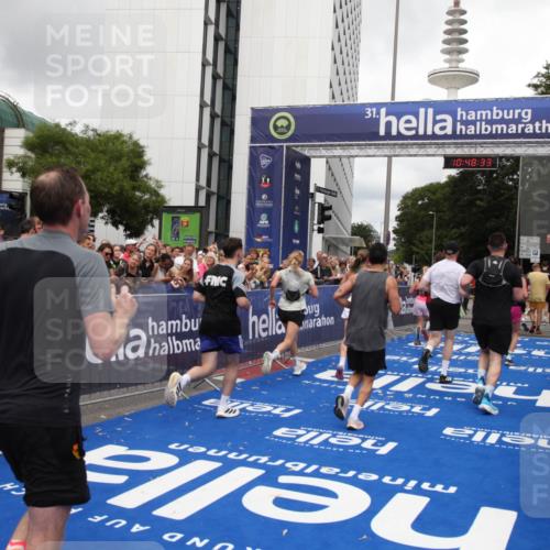 29.06.2025 - hella hamburg halbmarathon Michael Strokosch http://msf.ph/oto/8218083 29.06.2025 10:48:31 Ziel 1537, 3747, 5129, 5362, 5528, 6081, 6923, 8216, 9262, 10860, 11451, 12149, 12549, 12690, 12840, 13962, 14033, 14990, 15808, 17395, 17745, 17855, 18251, 18790, 18923 meine-sportfotos.de