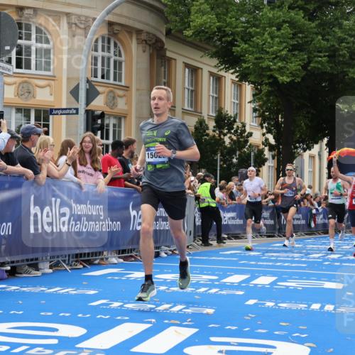 29.06.2025 - hella hamburg halbmarathon Strokosch-Dieckow http://msf.ph/oto/8218103 29.06.2025 10:26:58 Ziel 9079, 12641, 12992, 13780, 13956, 14828, 15023, 15671, 19050 meine-sportfotos.de