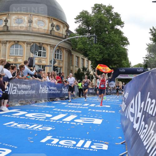 29.06.2025 - hella hamburg halbmarathon Strokosch-Dieckow http://msf.ph/oto/8218145 29.06.2025 10:26:59 Ziel 9079, 12641, 12992, 13780, 13956, 14828, 15023, 15671, 19050 meine-sportfotos.de