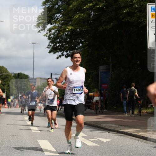29.06.2025 - hella hamburg halbmarathon Yannick Fuchs http://msf.ph/oto/8218171 29.06.2025 10:32:58 20KM 1042, 1615, 1688, 1710, 2262, 2296, 2745, 2849, 3530, 4148, 5091, 5248, 6095, 7110, 7229, 8002, 8091, 9171, 11049, 11379, 11952, 12915, 13755, 14688, 14992, 16075, 17623, 18276, 18529, 18584, 18761 meine-sportfotos.de