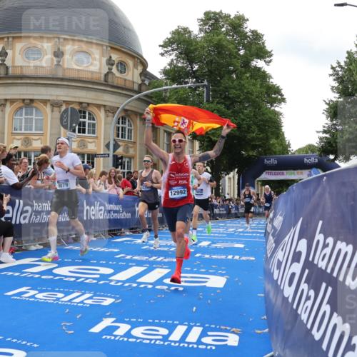 29.06.2025 - hella hamburg halbmarathon Strokosch-Dieckow http://msf.ph/oto/8218192 29.06.2025 10:27:01 Ziel 9079, 12641, 12992, 13780, 13956, 14828, 15023, 15671, 19050 meine-sportfotos.de