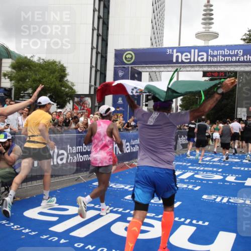 29.06.2025 - hella hamburg halbmarathon Michael Strokosch http://msf.ph/oto/8218194 29.06.2025 10:48:34 Ziel 1163, 1176, 2213, 3747, 5362, 6081, 9262, 10000, 10860, 11451, 11579, 12149, 12549, 12690, 12840, 13962, 14033, 14990, 15808, 15917, 17395, 17855, 18251, 18790, 18815, 18923 meine-sportfotos.de
