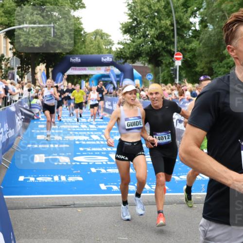 29.06.2025 - hella hamburg halbmarathon Zöllner http://msf.ph/oto/8218201 29.06.2025 10:51:46 Ziel 2396, 6286, 7224, 8710, 8819, 12224, 14012, 14458, 15496, 15727, 15831, 15899, 17682, 19020, 19053 meine-sportfotos.de
