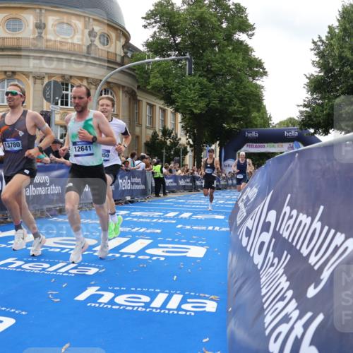 29.06.2025 - hella hamburg halbmarathon Strokosch-Dieckow http://msf.ph/oto/8218234 29.06.2025 10:27:02 Ziel 9079, 12641, 12992, 13780, 13956, 14828, 15671, 19050 meine-sportfotos.de