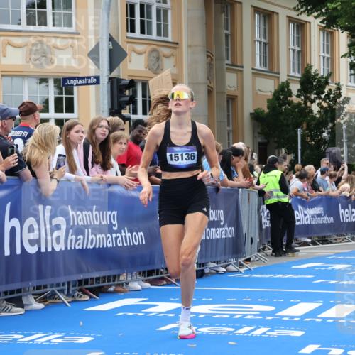 29.06.2025 - hella hamburg halbmarathon Strokosch-Dieckow http://msf.ph/oto/8218283 29.06.2025 10:27:22 Ziel 4678, 9804, 13941, 14019, 15136, 15576, 15583, 18037, 18124, 18567, 19114 meine-sportfotos.de