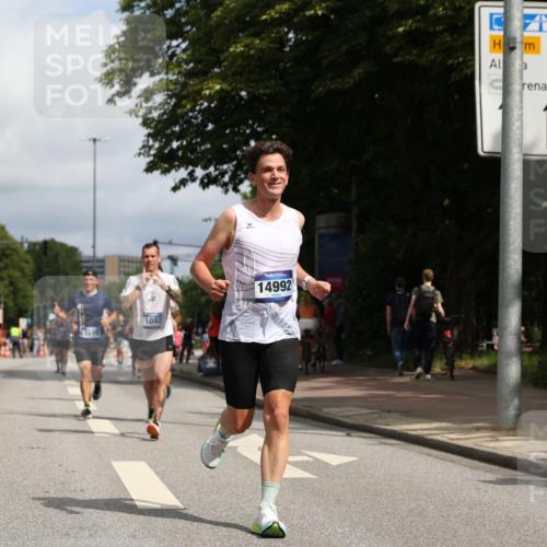 29.06.2025 - hella hamburg halbmarathon Yannick Fuchs http://msf.ph/oto/8218329 29.06.2025 10:32:58 20KM 1042, 1615, 1688, 1710, 2262, 2296, 2745, 2849, 3530, 4148, 5091, 5248, 6095, 7110, 7229, 8002, 8091, 9171, 11049, 11379, 11952, 12915, 13755, 14688, 14992, 16075, 17623, 18276, 18529, 18584, 18761 meine-sportfotos.de