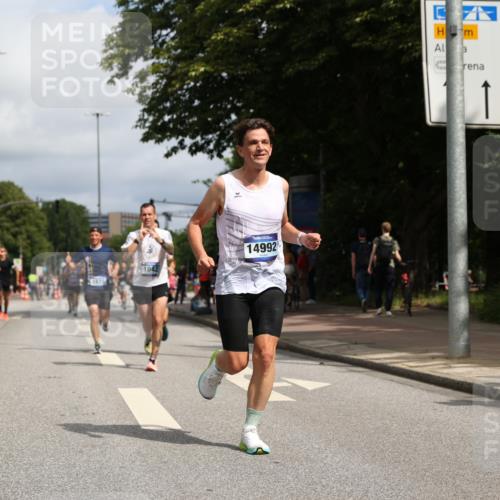29.06.2025 - hella hamburg halbmarathon Yannick Fuchs http://msf.ph/oto/8218337 29.06.2025 10:32:58 20KM 1042, 1615, 1688, 1710, 2262, 2296, 2745, 2849, 3530, 4148, 5091, 5248, 6095, 7110, 7229, 8002, 8091, 9171, 11049, 11379, 11952, 12915, 13755, 14688, 14992, 16075, 17623, 18276, 18529, 18584, 18761 meine-sportfotos.de