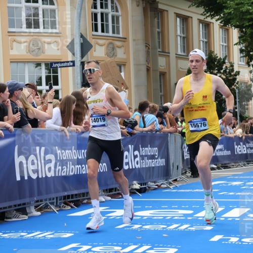 29.06.2025 - hella hamburg halbmarathon Strokosch-Dieckow http://msf.ph/oto/8218362 29.06.2025 10:27:26 Ziel 4678, 9804, 12341, 13941, 14019, 15136, 15576, 18567, 19114 meine-sportfotos.de