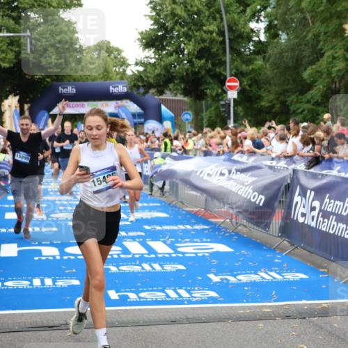 29.06.2025 - hella hamburg halbmarathon Zöllner http://msf.ph/oto/8218385 29.06.2025 10:51:49 Ziel 2396, 6286, 7224, 8710, 8819, 9793, 12224, 15427, 15496, 15727, 15831, 15899, 16907, 17682, 19053 meine-sportfotos.de