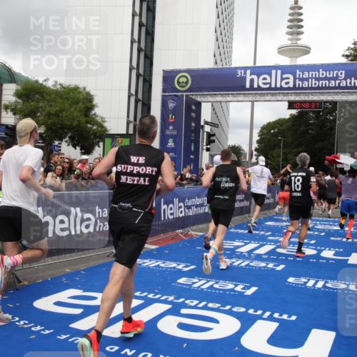29.06.2025 - hella hamburg halbmarathon Michael Strokosch http://msf.ph/oto/8218388 29.06.2025 10:48:36 Ziel 1163, 1176, 2213, 5421, 10000, 10860, 11451, 11579, 12149, 12690, 12840, 13962, 14033, 14990, 15573, 15808, 15917, 17395, 17855, 18251, 18815 meine-sportfotos.de