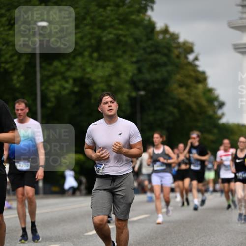 29.06.2025 - hella hamburg halbmarathon Dr. Thomas Lammeyer http://msf.ph/oto/8218394 29.06.2025 10:12:54 Kennedybrücke 1147, 1188, 2427, 2978, 3762, 4859, 5885, 6590, 6674, 7198, 7348, 7453, 9457, 9718, 9823, 9951, 9958, 9966, 10035, 10092, 10194, 10609, 10857 meine-sportfotos.de