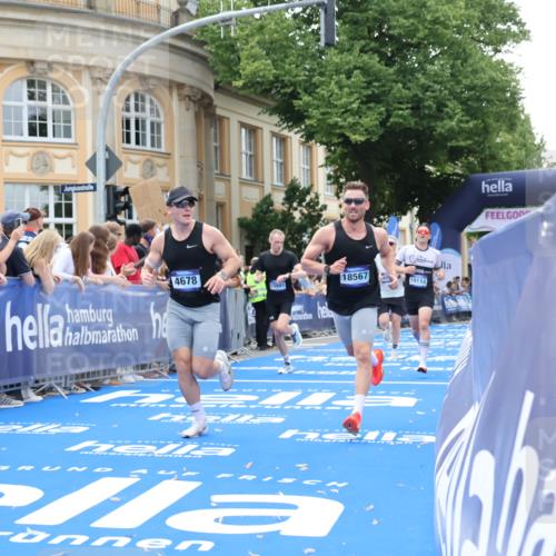 29.06.2025 - hella hamburg halbmarathon Strokosch-Dieckow http://msf.ph/oto/8218419 29.06.2025 10:27:30 Ziel 2203, 4678, 7651, 9804, 12341, 13941, 17354, 18567, 18832, 19114 meine-sportfotos.de