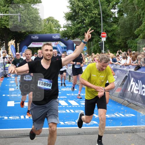 29.06.2025 - hella hamburg halbmarathon Zöllner http://msf.ph/oto/8218437 29.06.2025 10:51:51 Ziel 2396, 6286, 7224, 8710, 8819, 9793, 9959, 12224, 15427, 15727, 15831, 15899, 16907, 17682, 17815, 19053, 19137 meine-sportfotos.de