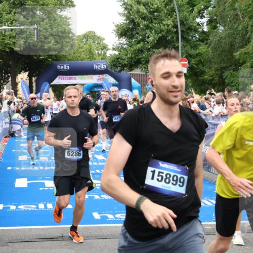 29.06.2025 - hella hamburg halbmarathon Zöllner http://msf.ph/oto/8218454 29.06.2025 10:51:51 Ziel 2396, 6286, 7224, 8710, 8819, 9793, 9959, 12224, 15427, 15727, 15831, 15899, 16907, 17682, 17815, 19053, 19137 meine-sportfotos.de