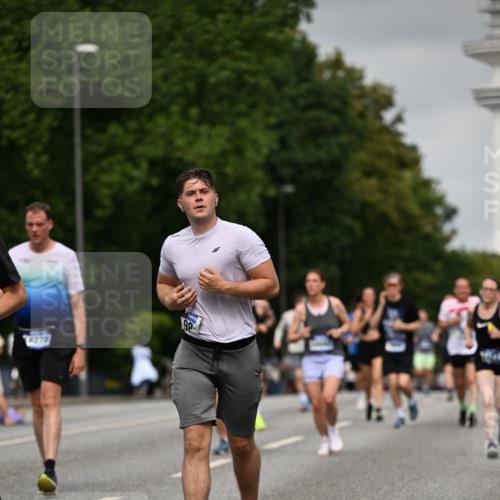 29.06.2025 - hella hamburg halbmarathon Dr. Thomas Lammeyer http://msf.ph/oto/8218458 29.06.2025 10:12:54 Kennedybrücke 1147, 1188, 2427, 2978, 3762, 4859, 5885, 6590, 6674, 7198, 7348, 7453, 9457, 9718, 9823, 9951, 9958, 9966, 10035, 10092, 10194, 10609, 10857 meine-sportfotos.de