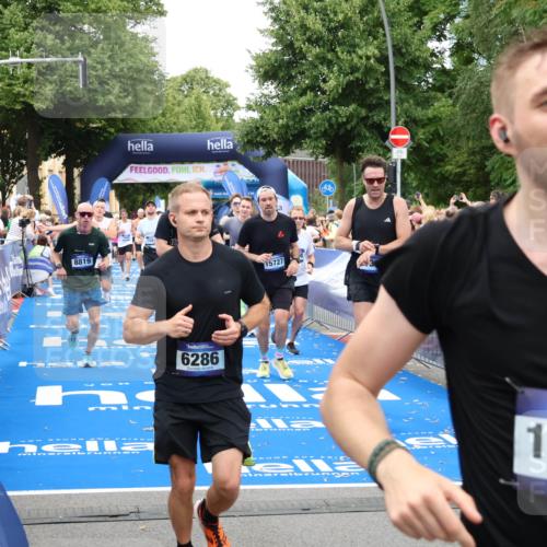 29.06.2025 - hella hamburg halbmarathon Zöllner http://msf.ph/oto/8218461 29.06.2025 10:51:52 Ziel 2396, 2818, 2823, 2880, 4297, 6286, 7224, 8710, 8819, 8856, 9793, 9959, 12224, 15427, 15727, 15831, 16907, 17682, 17815, 17962, 19053, 19137 meine-sportfotos.de