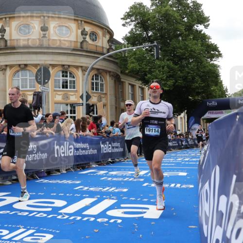 29.06.2025 - hella hamburg halbmarathon Strokosch-Dieckow http://msf.ph/oto/8218463 29.06.2025 10:27:32 Ziel 2203, 4678, 7651, 8731, 9804, 10655, 12341, 13941, 17354, 18567, 18832, 19114 meine-sportfotos.de