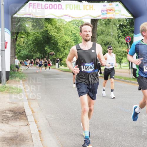 29.06.2025 - hella hamburg halbmarathon MichiJ http://msf.ph/oto/8218491 29.06.2025 10:23:56 Zwischen KM18-KM19 1002, 1644, 8395, 8864, 9686, 12369, 15391, 16140, 16695, 16811, 16963, 17826 meine-sportfotos.de