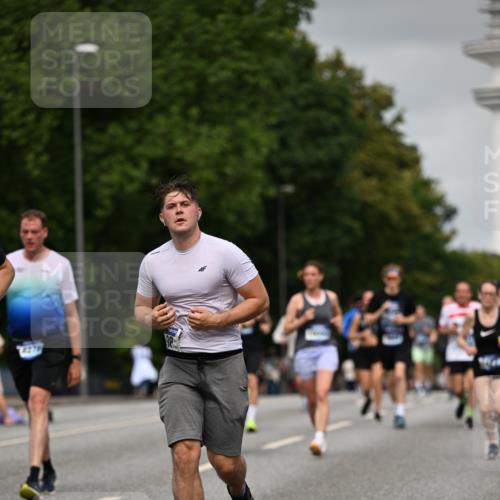 29.06.2025 - hella hamburg halbmarathon Dr. Thomas Lammeyer http://msf.ph/oto/8218506 29.06.2025 10:12:54 Kennedybrücke 1147, 1188, 2427, 2978, 3762, 4859, 5885, 6590, 6674, 7198, 7348, 7453, 9457, 9718, 9823, 9951, 9958, 9966, 10035, 10092, 10194, 10609, 10857 meine-sportfotos.de