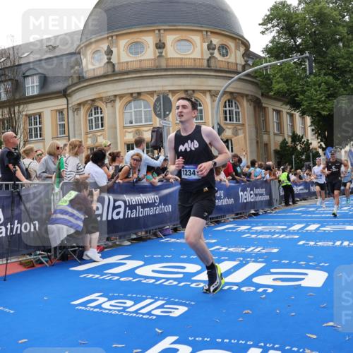 29.06.2025 - hella hamburg halbmarathon Strokosch-Dieckow http://msf.ph/oto/8218509 29.06.2025 10:27:37 Ziel 2203, 5367, 7651, 8731, 10655, 12341, 17354, 17893, 18832 meine-sportfotos.de