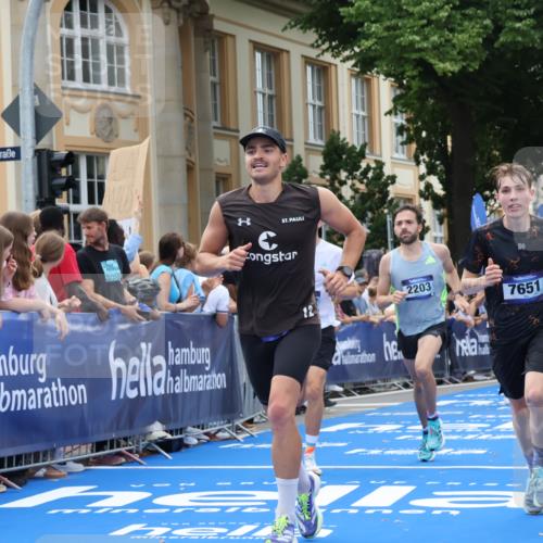 29.06.2025 - hella hamburg halbmarathon Strokosch-Dieckow http://msf.ph/oto/8218525 29.06.2025 10:27:38 Ziel 1122, 2203, 5367, 7651, 8731, 10655, 12341, 17354, 17893, 18832 meine-sportfotos.de
