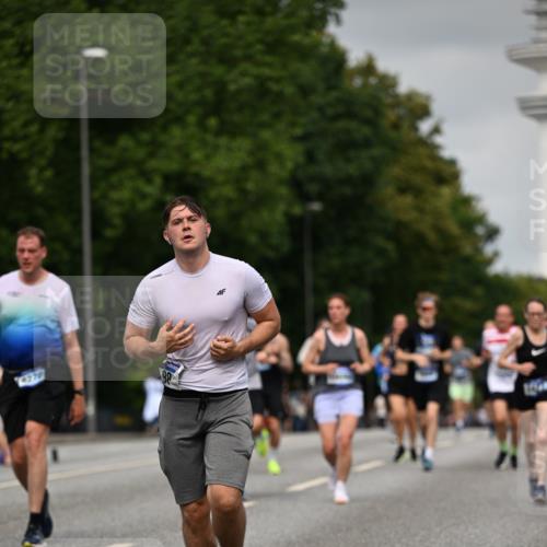 29.06.2025 - hella hamburg halbmarathon Dr. Thomas Lammeyer http://msf.ph/oto/8218551 29.06.2025 10:12:54 Kennedybrücke 1147, 1188, 2427, 2978, 3762, 4859, 5885, 6590, 6674, 7198, 7348, 7453, 9457, 9718, 9823, 9951, 9958, 9966, 10035, 10092, 10194, 10609, 10857 meine-sportfotos.de