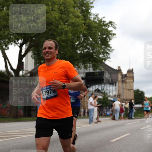 29.06.2025 - hella hamburg halbmarathon Yannick Fuchs http://msf.ph/oto/8218553 29.06.2025 10:45:55 20KM 2287, 2364, 2396, 2397, 2595, 2670, 2818, 4140, 4814, 5008, 5102, 6286, 6657, 6776, 7409, 7724, 7786, 8371, 8413, 8710, 8856, 9074, 9082, 9656, 9869, 11551, 11791, 12224, 12367, 12580, 13015, 13047, 13051, 13726, 13792, 14122, 14561, 14865, 14994, 15356, 15643, 15727, 15829, 15831, 16003, 16179, 16591, 17033, 17682, 17815, 17962, 17978, 17997, 18019, 18475, 18869, 18982 meine-sportfotos.de