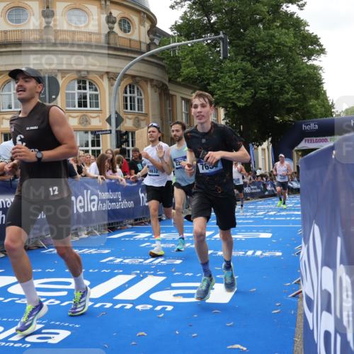 29.06.2025 - hella hamburg halbmarathon Strokosch-Dieckow http://msf.ph/oto/8218564 29.06.2025 10:27:39 Ziel 1122, 2203, 5367, 7651, 8731, 10655, 12341, 17354, 17893, 18832 meine-sportfotos.de